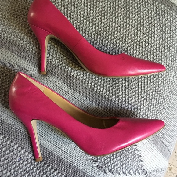 Hot Pink Leather Nine West pumps!  👠👠