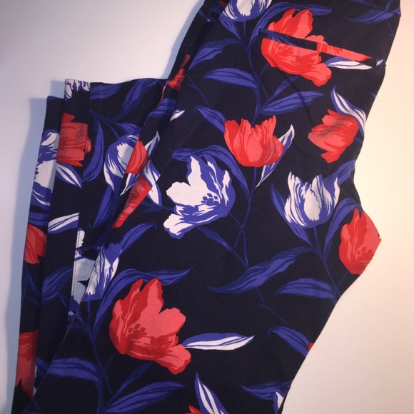 Old Navy Pixie Tulip Navy pants/capris