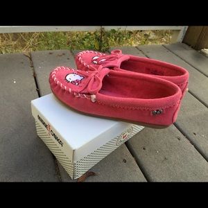 Minnetonka Hello Kitty Kilty Moc