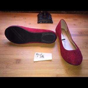 Adorable red flashy flats
