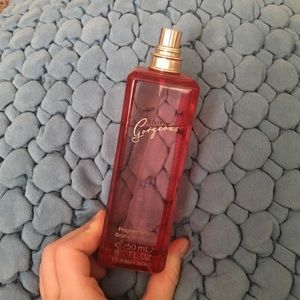 Victoria's Secret body spray "Simply Gorgeous"
