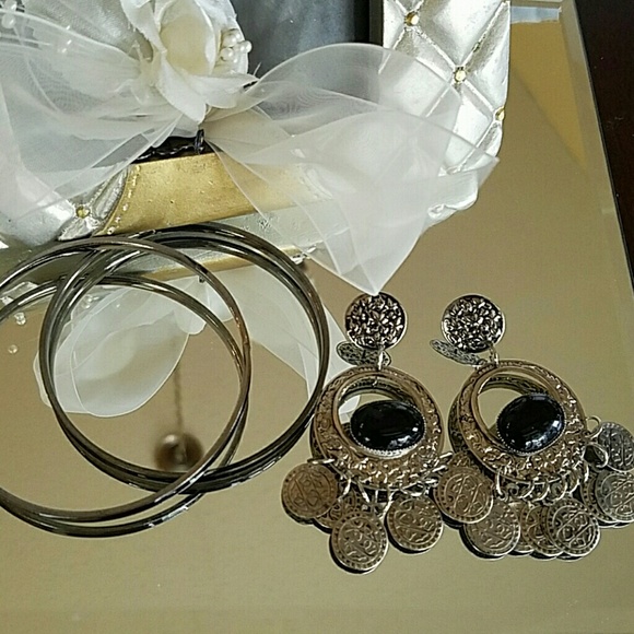 SOLD🔴GYPSY STYLE EARINGS AND BANGLE BUNDLE