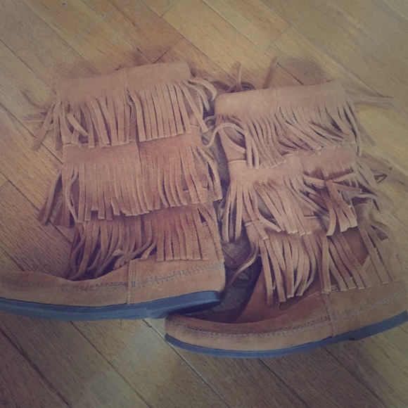 Never worn! Minnetonka fringe boots