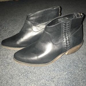 NWOT PRICE DROP 🎉 Forever 21 Black Booties