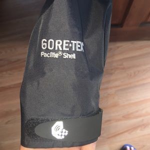 Women's Medium Mountain Hard Wear Jacket