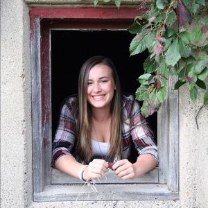 Meet your Posher, Madeline