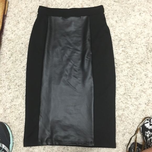 Black faux leather panel pencil skirt