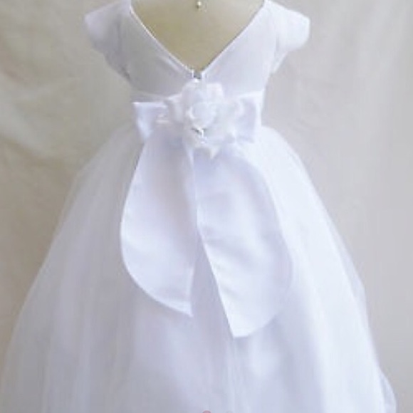 Beautiful white dress for any occasion. - Picture 2 of 3