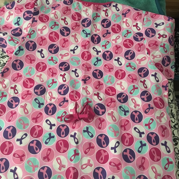 Scrub top - Picture 2 of 3