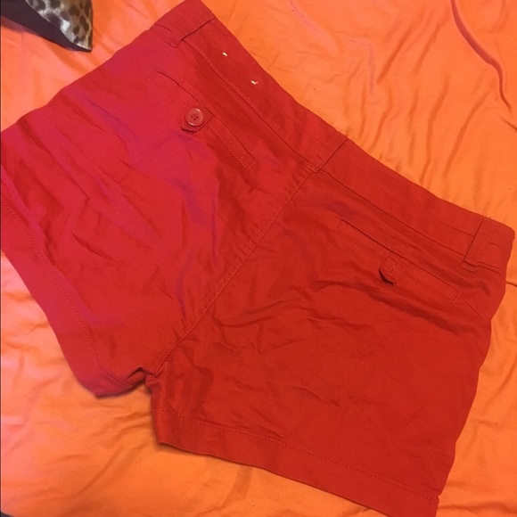 Red shorts - Picture 2 of 2