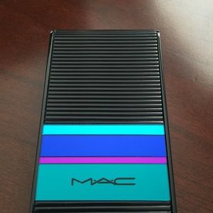 MAC EXC COND EYESHADOW PALETTE