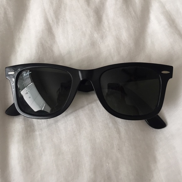 Classic BLACK rayban wayfarers