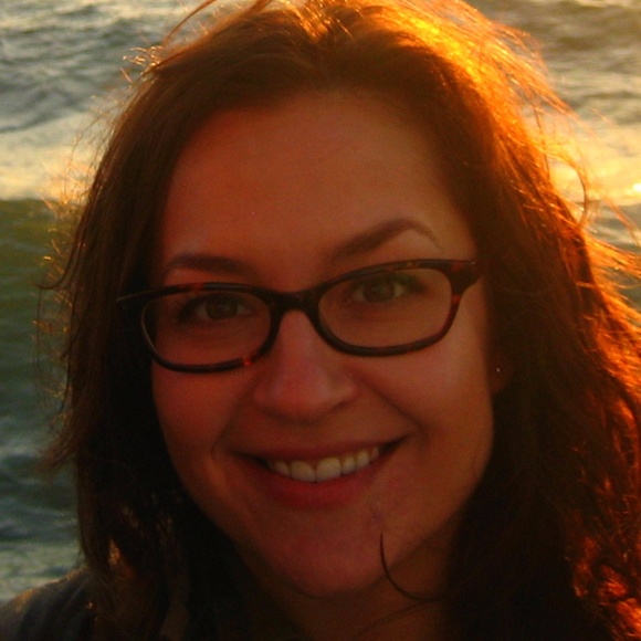 Meet your Posher, Elle - Picture 2 of 3