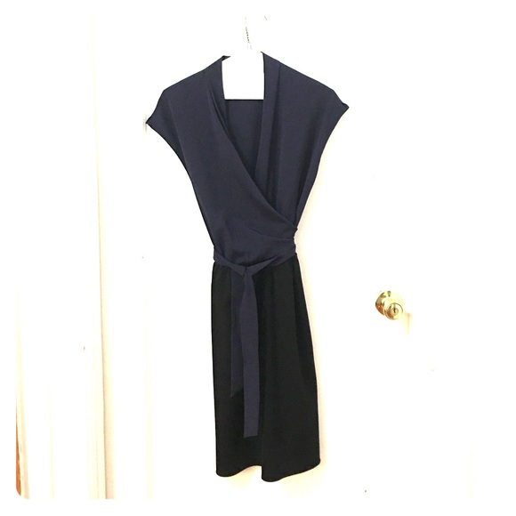 NWOT Elie Tahari Wrap Dress - size 6. Black & Navy