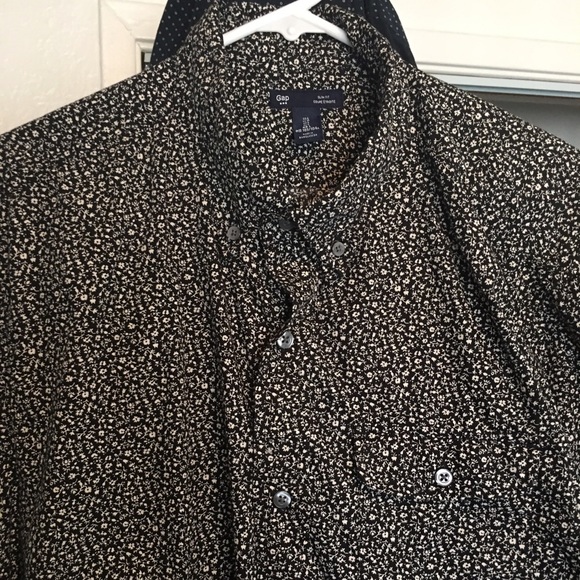Gap long sleeve button up shirt.