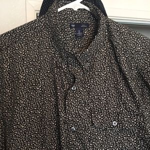 Gap long sleeve button up shirt.