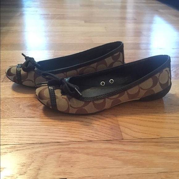 Coach Khaki and Brown Patent Signature Flats - Picture 1 of 4