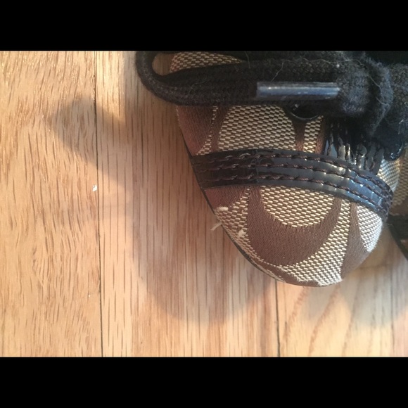 Coach Khaki and Brown Patent Signature Flats - Picture 4 of 4