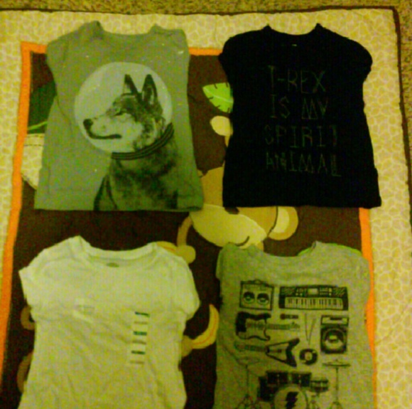 🌹🌹SOLD🌹🌹 Bundle Winter Tees