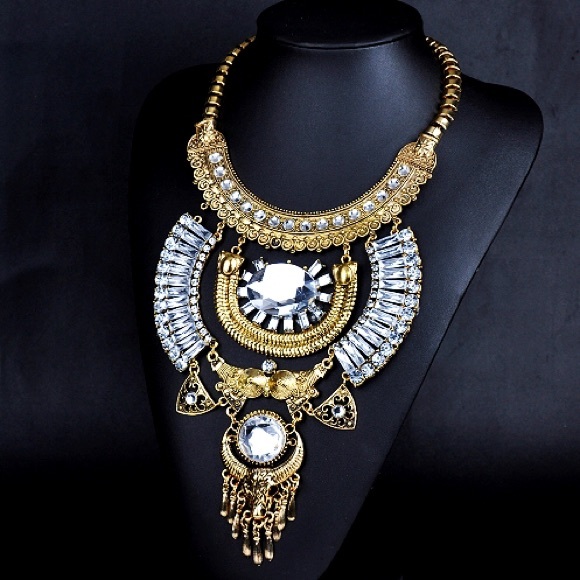 CLOSET CLOSING - Goddess Statement Necklace - Picture 3 of 4