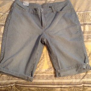 NWT New directions Bermuda shorts