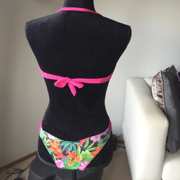 Pink and floral Calzedonia bikini - Picture 2 of 4