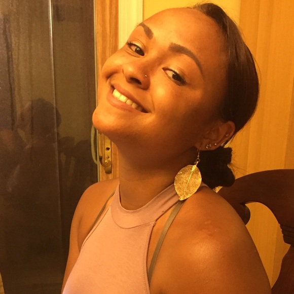 Meet your Posher, Damaris