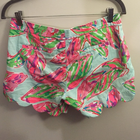 **SOLD**Lily Pulitzer scalloped edge shorts - Picture 2 of 4