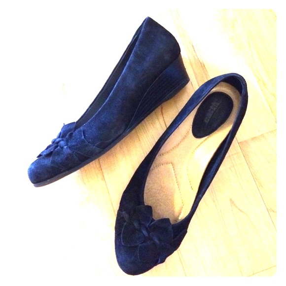 Black suede wedges with comfort insole