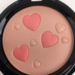 💕MAC Flatter Me Pearlmatte Face Powder🎀