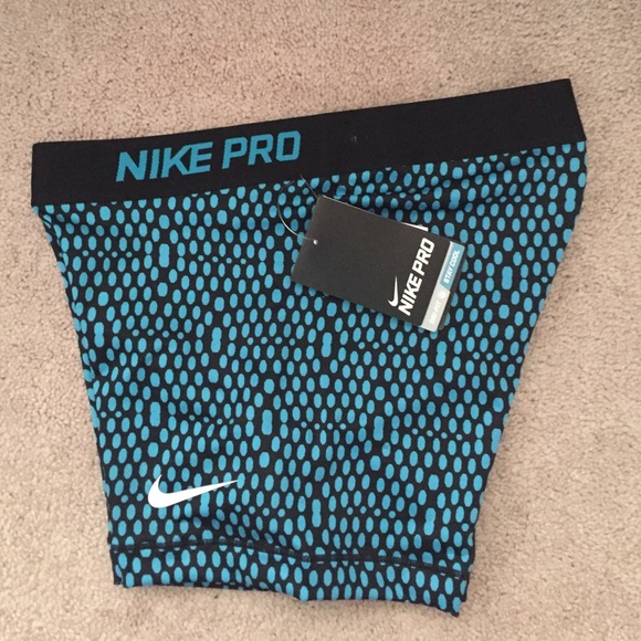 Nike Pants - ⭐️FINAL SALE⭐️NWT size medium Nike pro shorts