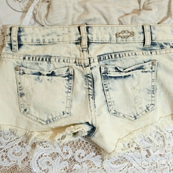 Ombre Shorts with Floral Embellishments - Picture 2 of 3