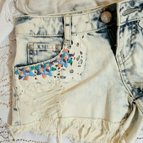 Ombre Shorts with Floral Embellishments - Picture 3 of 3