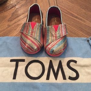 TOMS slip on girl shoes