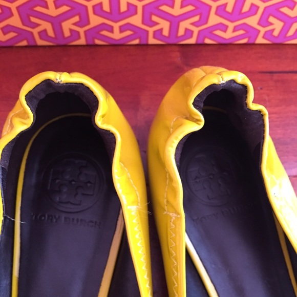 Tory Burch Yellow Patent Reva Flats Size 9 - Picture 2 of 4