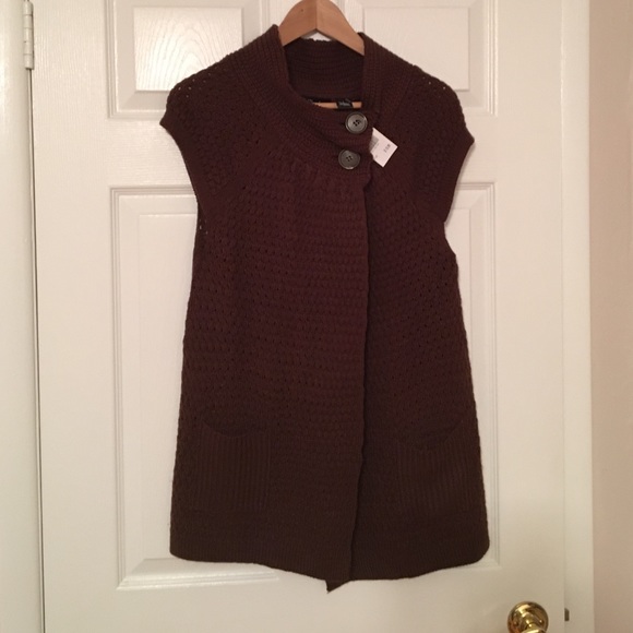 Brown, sleeveless sweater