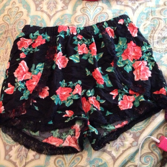 rise & lace plus size shorts