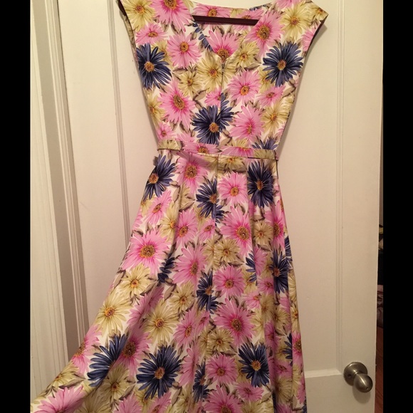 Tatyana Jeannie Floral Swing Dress - Picture 3 of 4