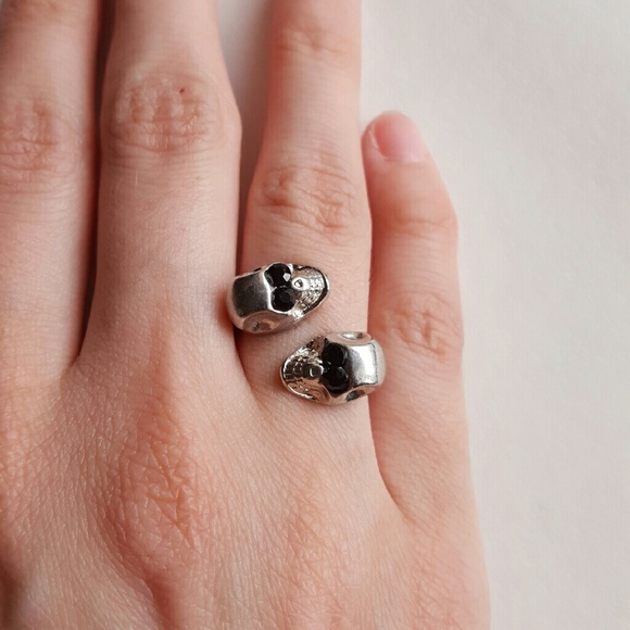 Silver Black 2 Skulls Ring SZ 6