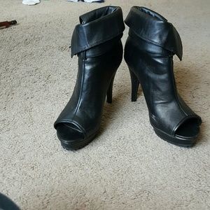 Guess ankle peep toe