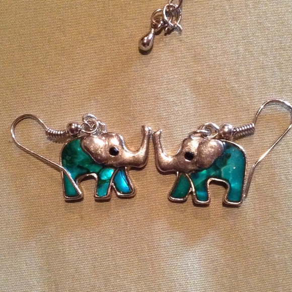 Elephant Necklace and Earring Set - Picture 3 of 4
