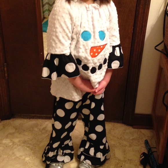 Girls size 5 snowman ruffle set
