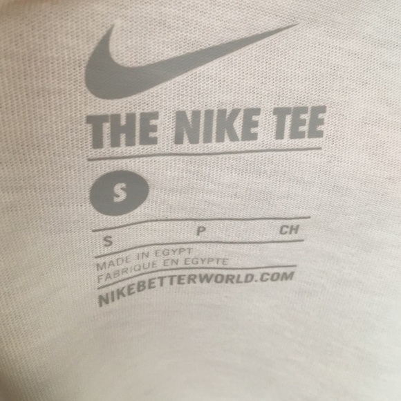 NWT Nike T Shirt. - Picture 2 of 3