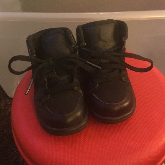 Toddler black nike
