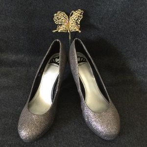 Glitter platform pumps!