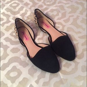 Betsey Johnson slip-on flats