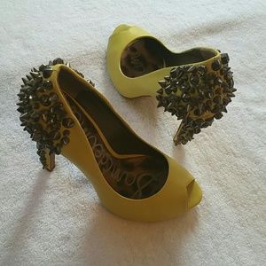 Sam Elderman heels