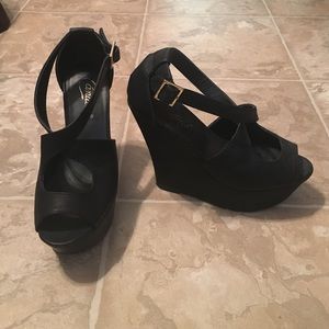 Candies crisscross black wedges.