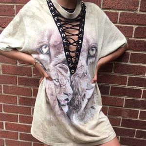 Lace-up tee vintage lion shirt/dress