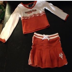 Hook 'Em Horns‼️